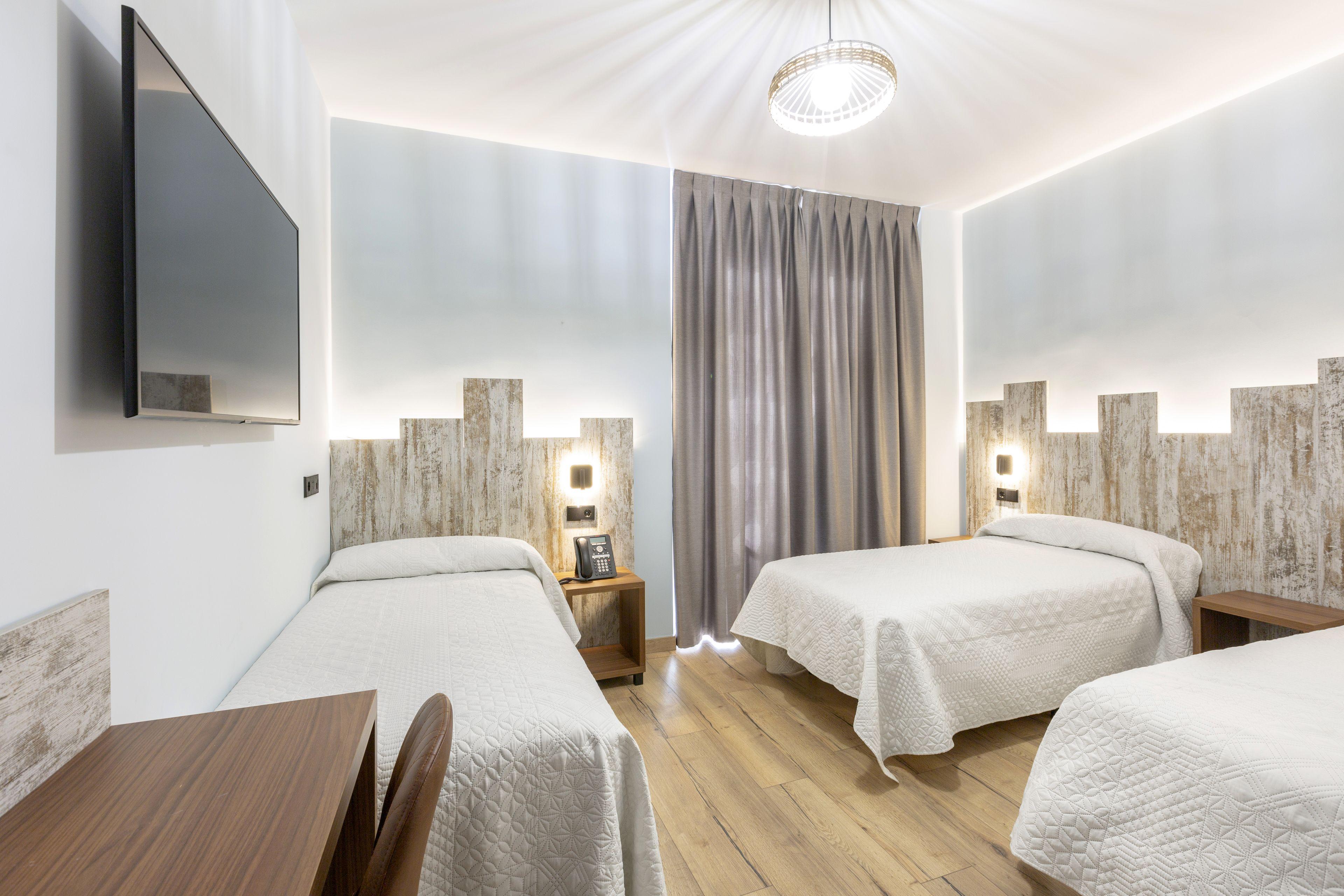 Hostal Anton Martin — Photos 3